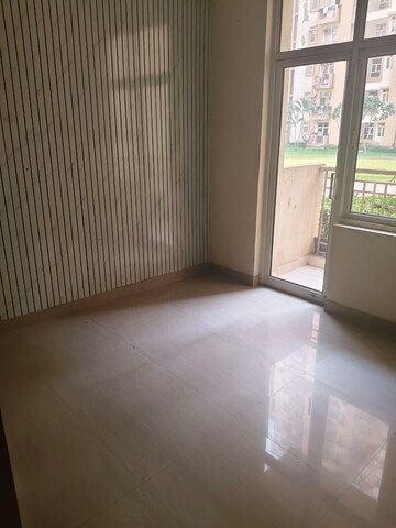 Room in 2 BHK Apartment at Shree Vardhman Mantra, Sector 67 – for Rent