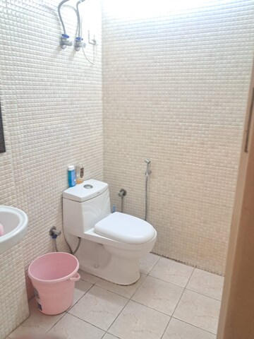 Bathroom in 3 BHK Builder Floor at DLF Qerwa, Sector 28 – for Rent