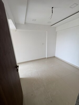 Room in 3 BHK Apartment at Neminath Imperia, Andheri West – for Rent