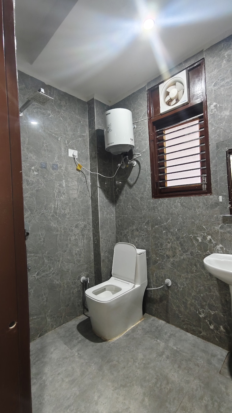 Bathroom, sector 24 1 RK 450 Sq.Ft. Independent House In Sector 24 Gurgaon 9548307