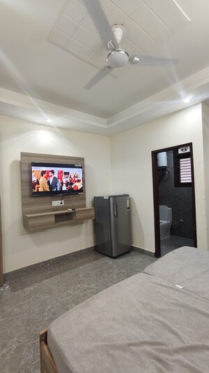 Parking in 1 RK Independent House at Sector 24 – for Rent