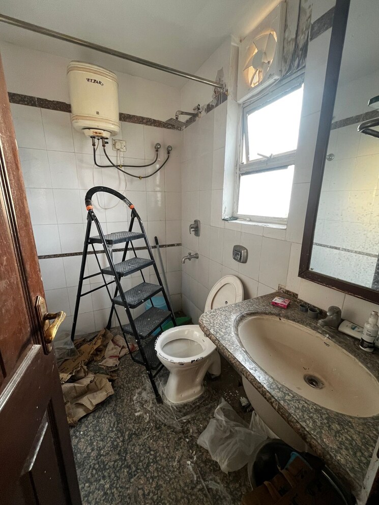 Master Bedroom, ansal-sushant-apartments 2 Bedroom 1250 Sq.Ft. Apartment In Sushant Lok I Gurgaon 9548308