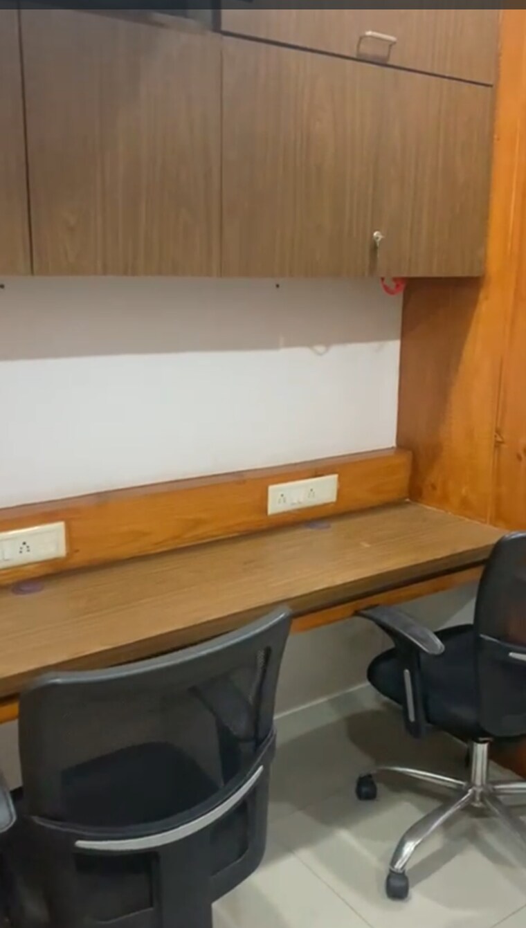 undefined, old padra road Commercial Office Space 410 Sq.Ft. In Old Padra Road Vadodara 9548317