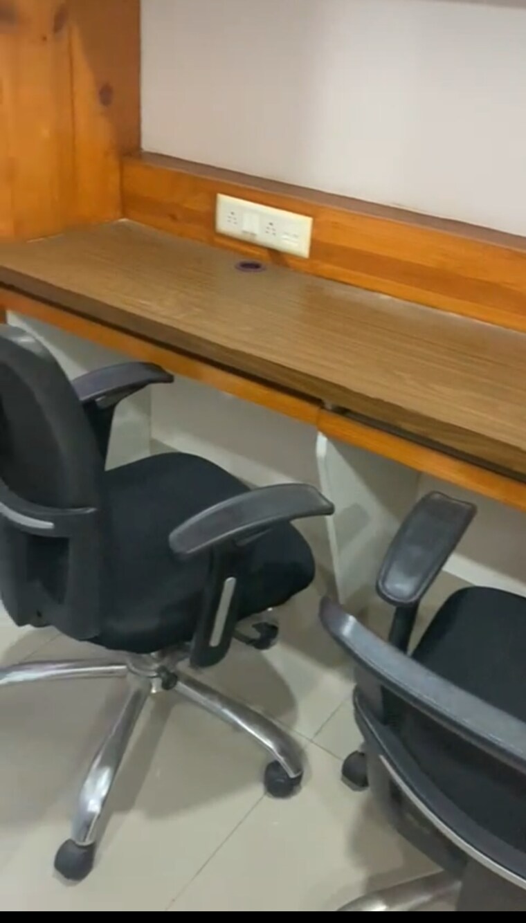 Team Area, old padra road Commercial Office Space 410 Sq.Ft. In Old Padra Road Vadodara 9548317