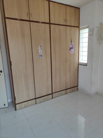 Room in 2 BHK Apartment at Bhansali Campus, Sinhagad Road – for Rent