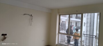 Room in 2.5 BHK Apartment at Imperia Esfera, Sector 37c – for Rent