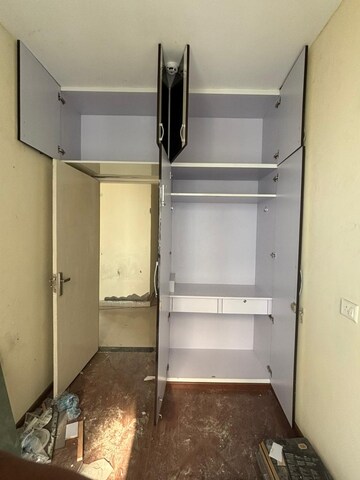 Room in 2.5 BHK Apartment at Imperia Esfera, Sector 37c – for Rent