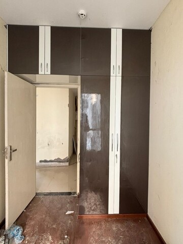 Room in 2.5 BHK Apartment at Imperia Esfera, Sector 37c – for Rent