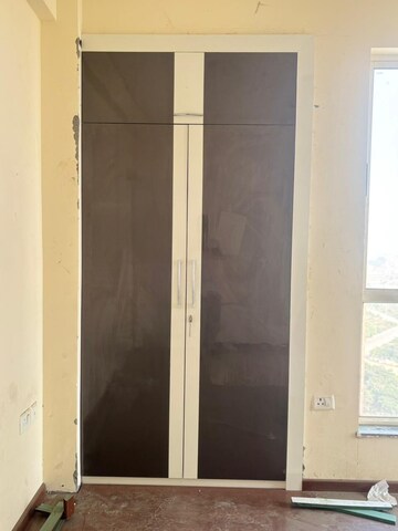 Room in 2.5 BHK Apartment at Imperia Esfera, Sector 37c – for Rent