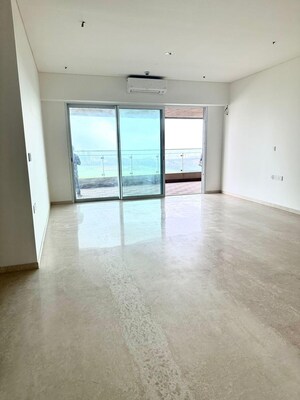 Room in 3 BHK Apartment at Lokhandwala Minerva Mahalaxmi, Mahalaxmi – for Rent