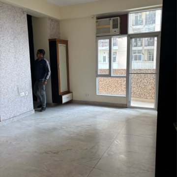 Room in 3.5 BHK Apartment at JM Aroma, Sector 75 – for Rent