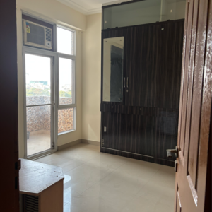Room in 3.5 BHK Apartment at JM Aroma, Sector 75 – for Rent