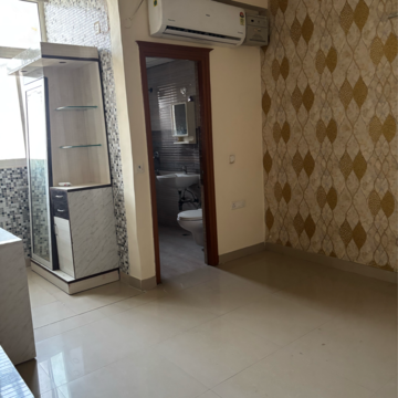 Room in 3.5 BHK Apartment at JM Aroma, Sector 75 – for Rent