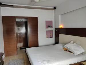 Bedroom in 1 BHK Apartment at Prem Court CHS, Peddar Road – for Rent
