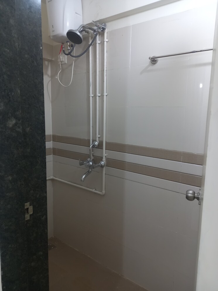 Bathroom, kalyani nagar 1 Bedroom 540 Sq.Ft. Apartment In Kalyani Nagar Pune 9548474