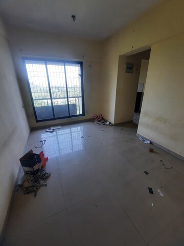 Room in 1 BHK Apartment at Squarefeet Imperial Square, Ghodbunder Road – for Rent