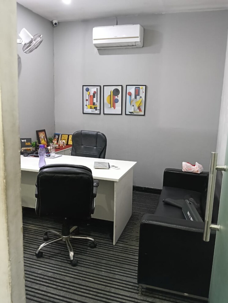 Team Area, sector 63 Commercial Office Space 1000 Sq.Ft. In Sector 63 Noida 9548456