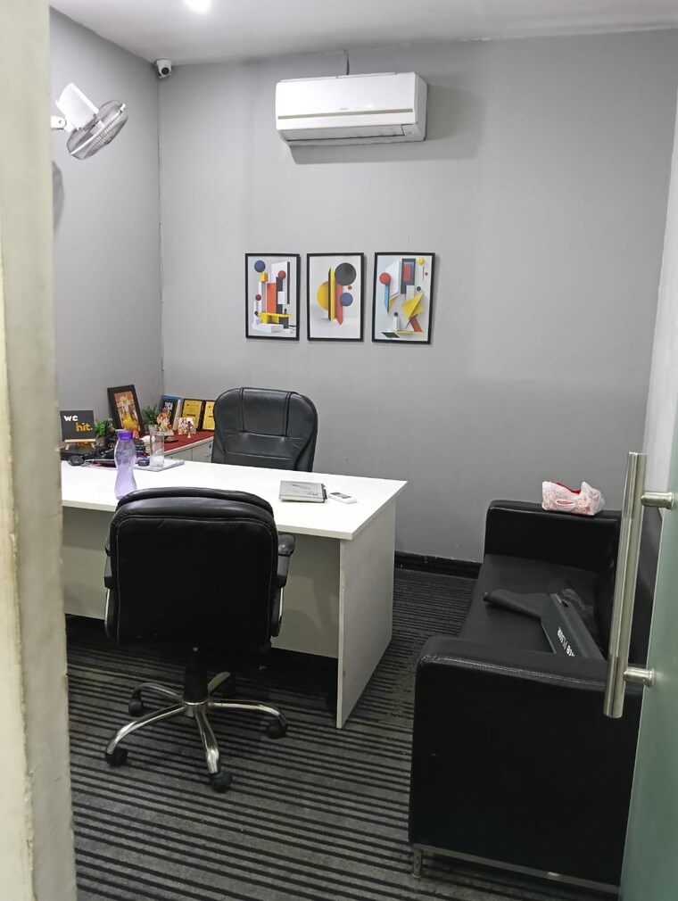 Team Area, sector 63 Commercial Office Space 1000 Sq.Ft. In Sector 63 Noida 9548456