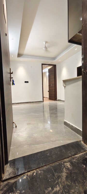 Room in 1 BHK Builder Floor at Saket – for Rent