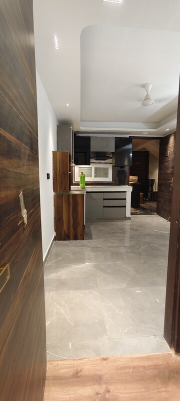 Parking in 1 BHK Builder Floor at Saket – for Rent