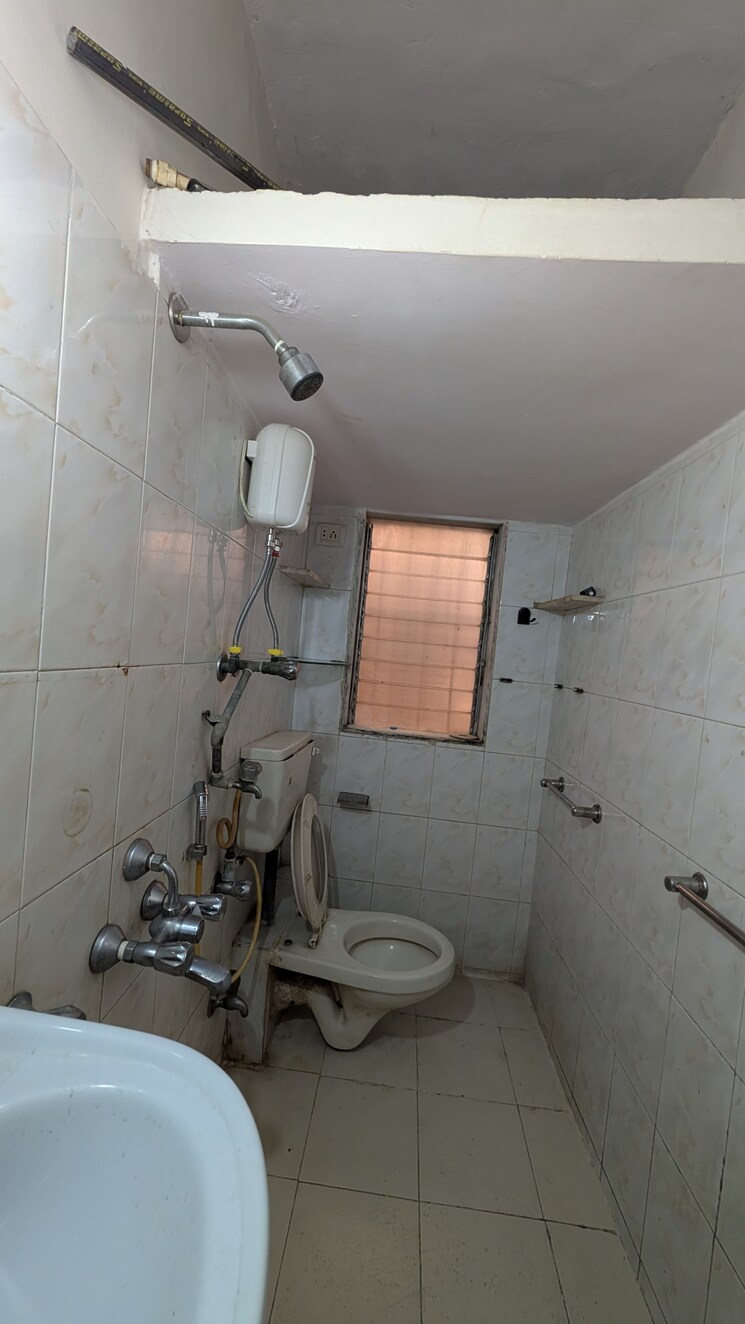Bathroom, dheeraj-kirti 1 Bedroom 650 Sq.Ft. Apartment In Malad West Mumbai 9548542