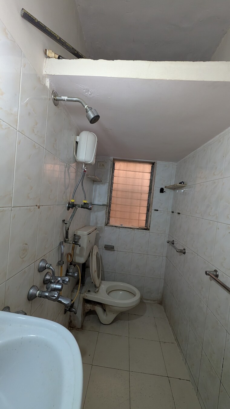 Bathroom, dheeraj-kirti 1 Bedroom 650 Sq.Ft. Apartment In Malad West Mumbai 9548542