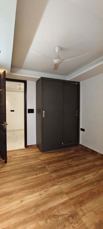 Room in 3 BHK Builder Floor at Saket – for Rent