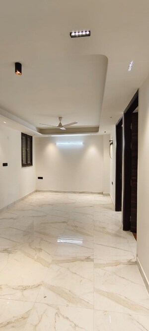 Room in 3 BHK Builder Floor at Saket – for Rent