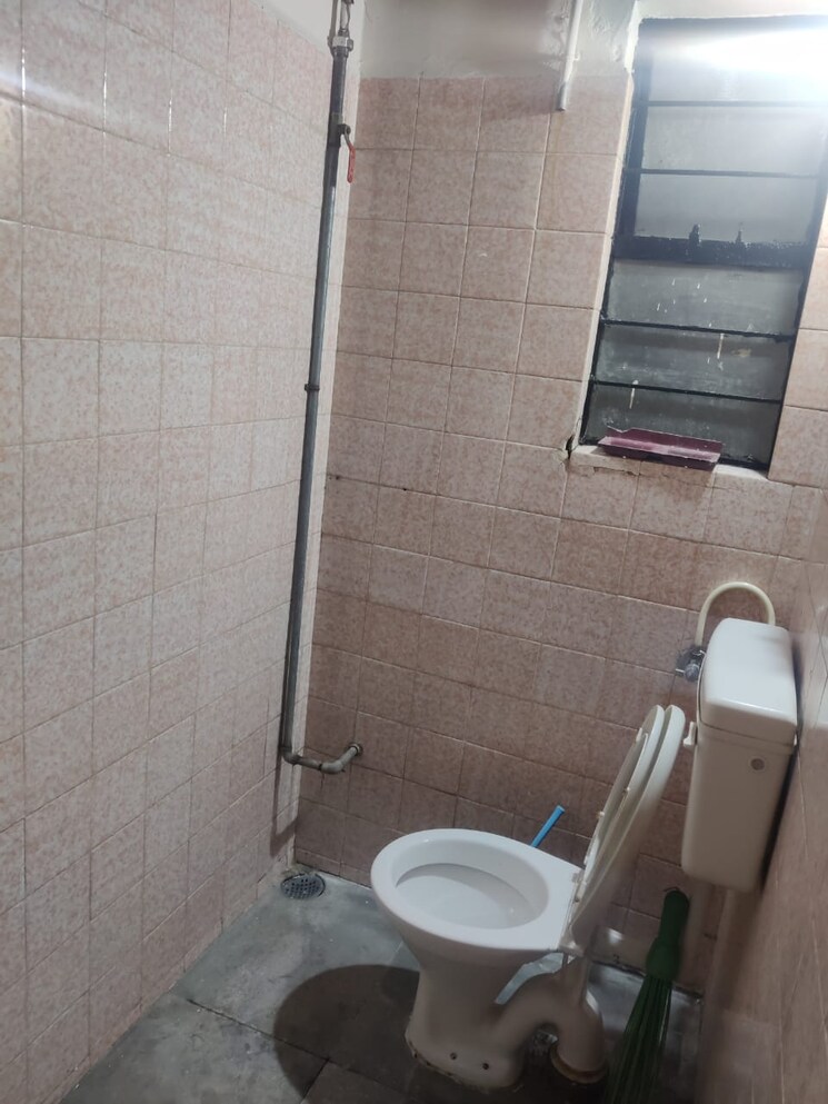Bathroom, wadgaon sheri 1 Bedroom 500 Sq.Ft. Apartment In Wadgaon Sheri Pune 9548510