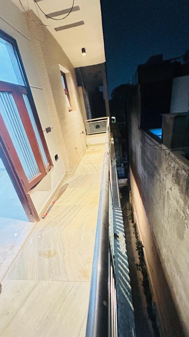 undefined, vivek vihar 4 Bedroom 2475 Sq.Ft. Builder Floor In Vivek Vihar Delhi 9548561