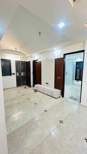 Room in 4 BHK Builder Floor at Vivek Vihar – for Sale