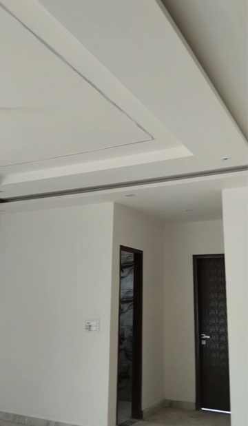 Building Lobby in 3 BHK Builder Floor at Sector 40 – for Sale