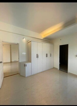 Room in 3 BHK Apartment at Prestige Beverly Hills, Kokapet – for Rent