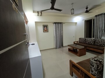 Team Area in 3 BHK Apartment at Damani CHS, Naupada – for Rent