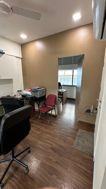 Master Bedroom in 6 BHK Villa at Juhu – for Rent