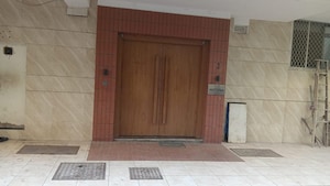 Room in 6 BHK Villa at Juhu – for Rent