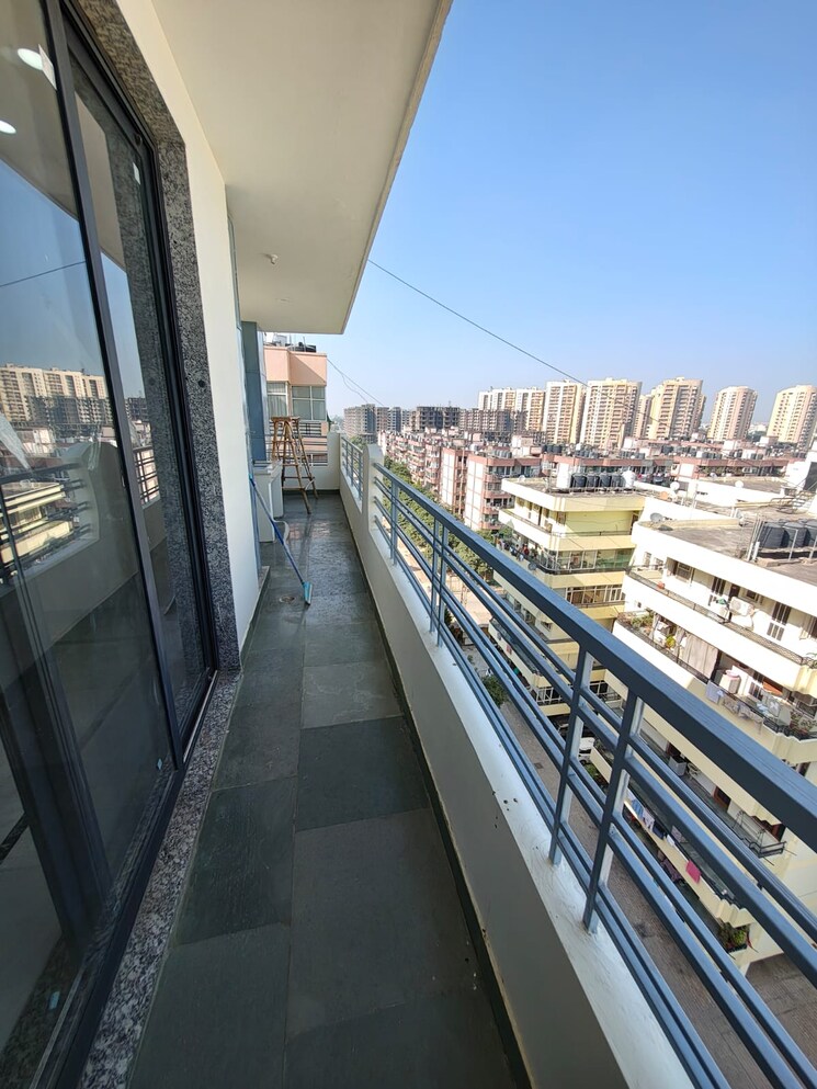 Balcony, sector 20 3.5 Bedroom 2000 Sq.Ft. Apartment In Sector 20 Panchkula 9548680