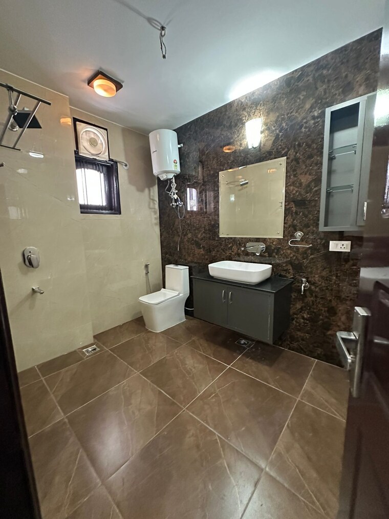Bathroom, sector 15 4 Bedroom 4000 Sq.Ft. Builder Floor In Sector 15 Gurgaon 9548710