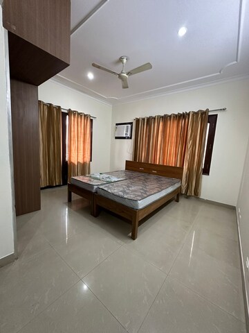 Bedroom in 4 BHK Builder Floor at Sector 15 – for Rent