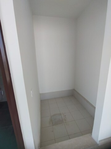 Room in 4 BHK Apartment at Omkar Alta Monte, Malad East – for Rent