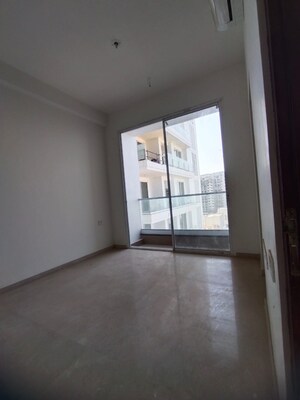 Room in 4 BHK Apartment at Omkar Alta Monte, Malad East – for Rent