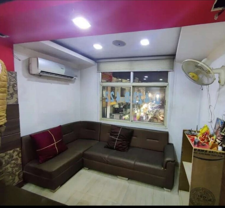 Team Area, hazratganj Commercial Office Space 400 Sq.Ft. In Hazratganj Lucknow 9548730