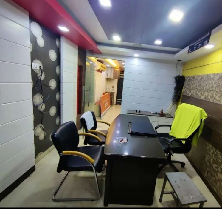 Team Area, hazratganj Commercial Office Space 400 Sq.Ft. In Hazratganj Lucknow 9548730