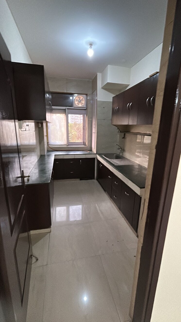 Kitchen, dlf-oakwood-estate 4 Bedroom 1800 Sq.Ft. Apartment In Dlf Phase ii Gurgaon 9548729