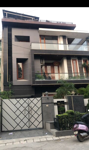 6+ BHK Independent House For Sale in Sector 24
