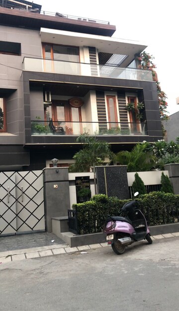 6+ BHK Independent House – Exterior View View at Sector 24 - for Sale