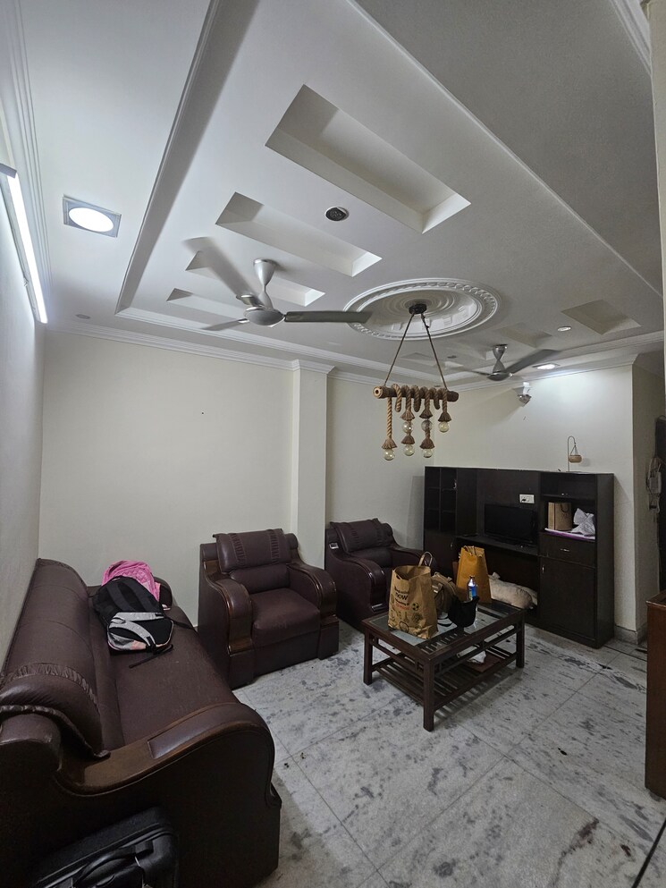 Living Room, mahavir enclave 1 3 Bedroom 112 Sq.Yd. Builder Floor In Mahavir Enclave 1 Delhi 9548735