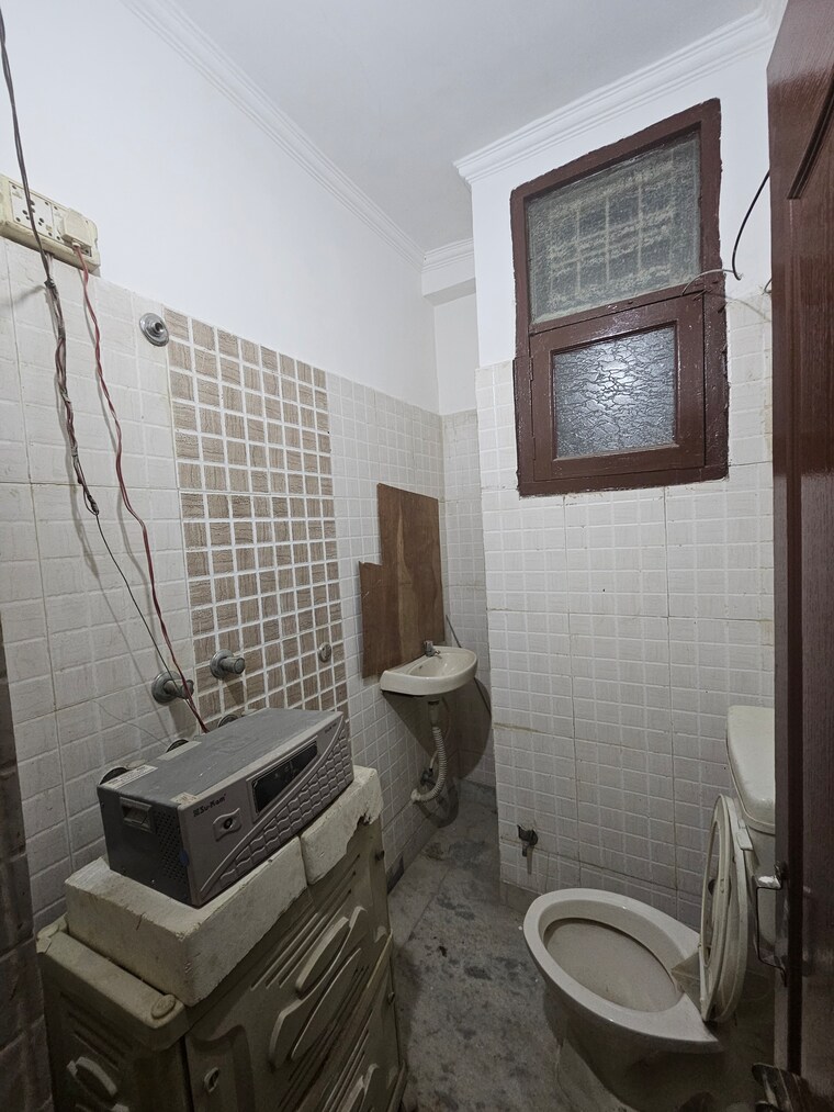 Attached Bathroom, mahavir enclave 1 3 Bedroom 112 Sq.Yd. Builder Floor In Mahavir Enclave 1 Delhi 9548735