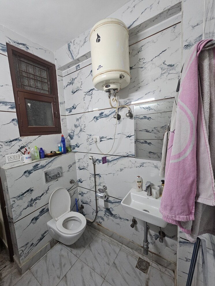 Attached Bathroom, mahavir enclave 1 3 Bedroom 112 Sq.Yd. Builder Floor In Mahavir Enclave 1 Delhi 9548735