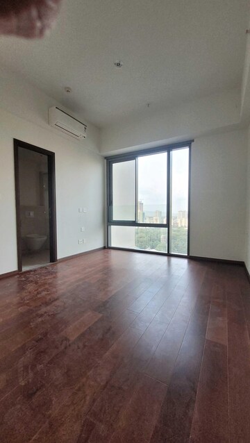 Room in 3 BHK Apartment at Piramal Mahalaxmi, Mahalaxmi – for Rent